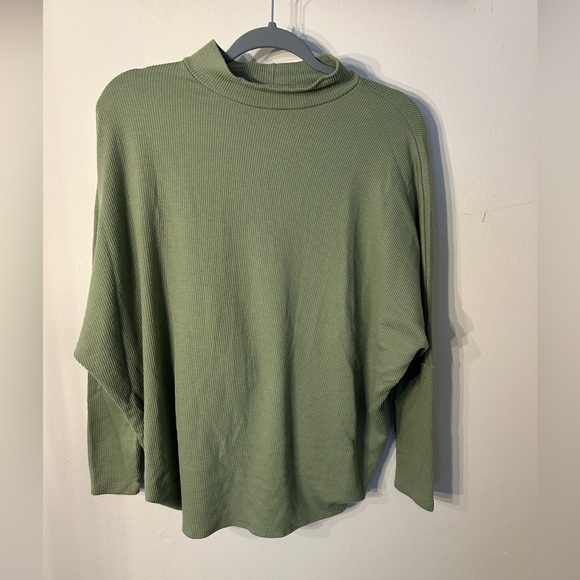 Buckle Black Green Keyhole Back Sweater Size Medium. Excellent Condition! - Picture 1 of 9